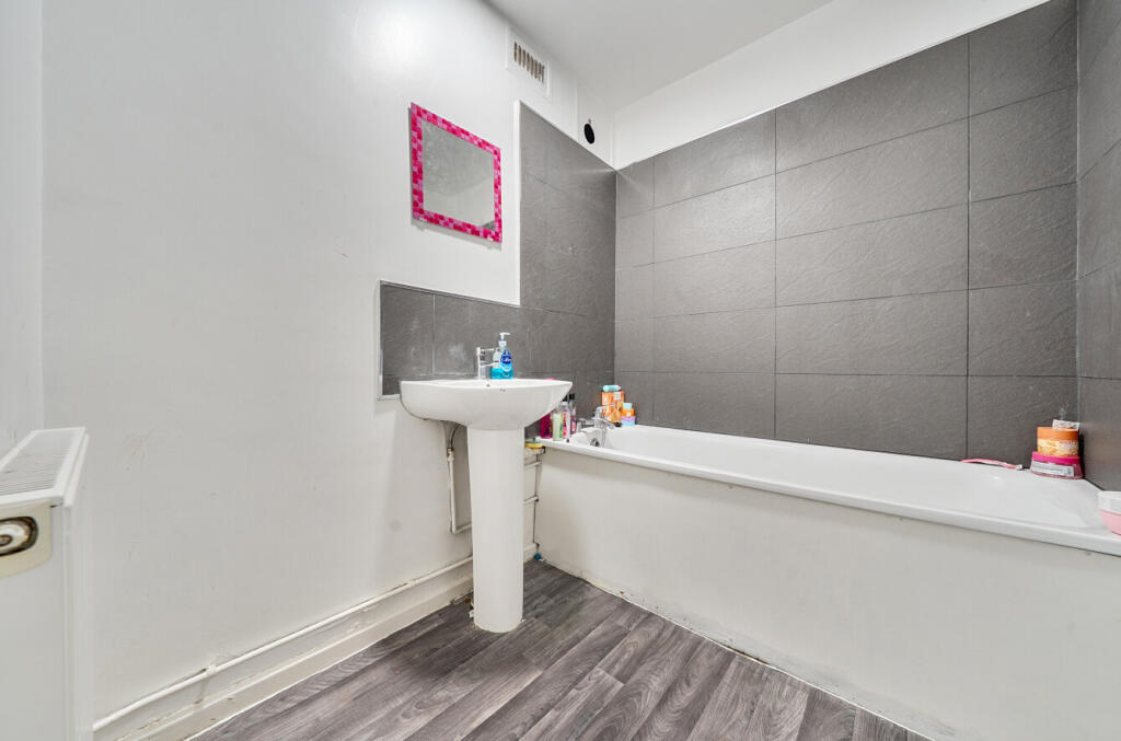 Apartment in London, Thamesmead - View 4