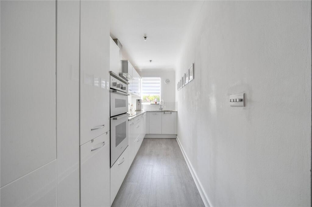 House in Woking, Maybury, Sheerwater - View 4