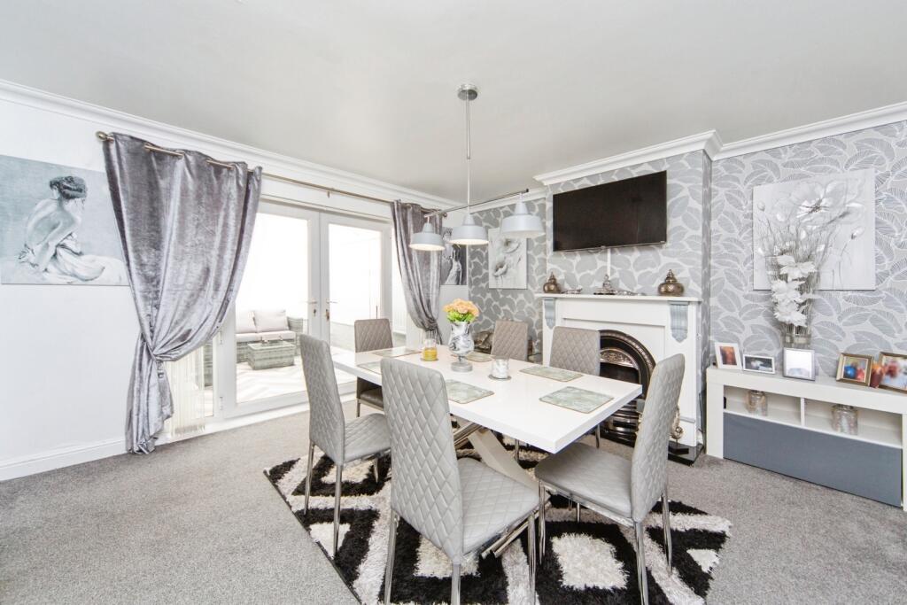 House in Prenton, Larchwood - View 4