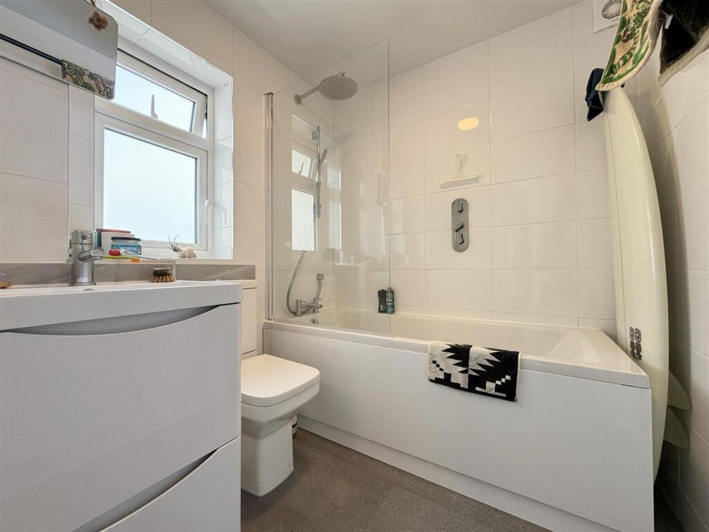 Apartment in Truro - View 5