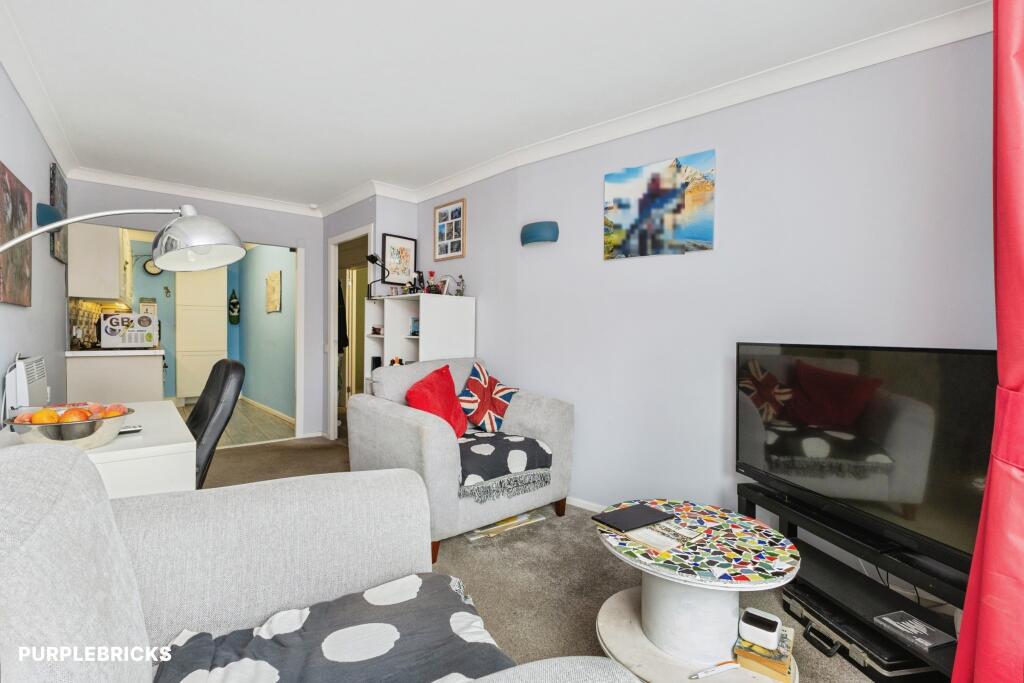 Apartment in Torquay, Torbay - View 4