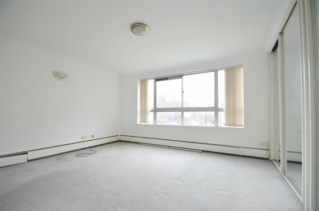 Apartment in London, Benhilton - View 2