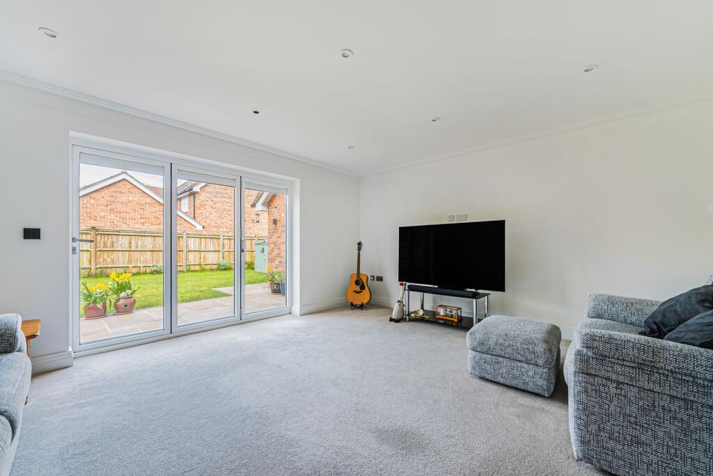 Merrifield Lane, Burgess Hill, RH15 photo 4