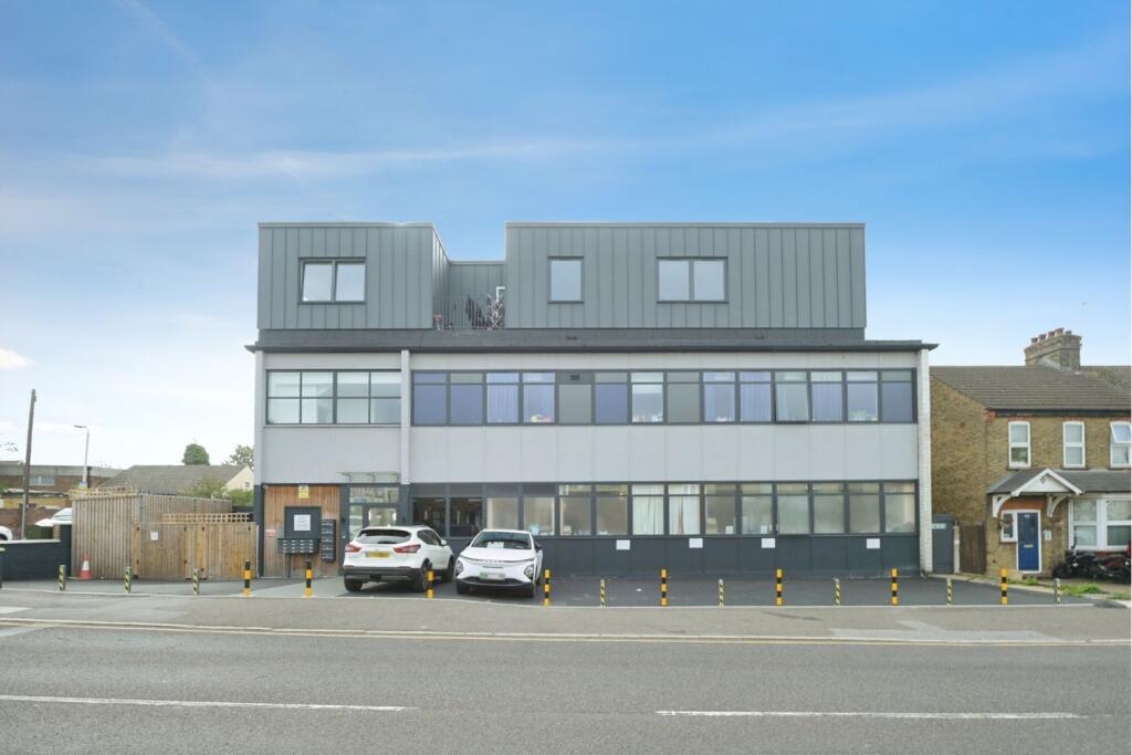 Main image of property: 198 Victoria Road, Romford, RM1