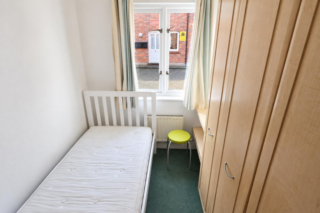 Apartment in Chester - More