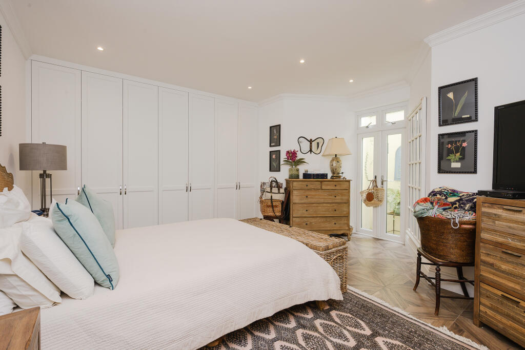 Home Park Road, London, SW19 - More