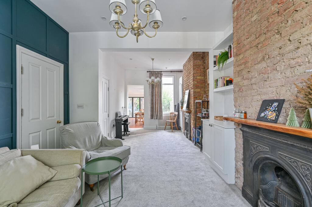 House in London, Upper Tooting, Summerstown - View 4