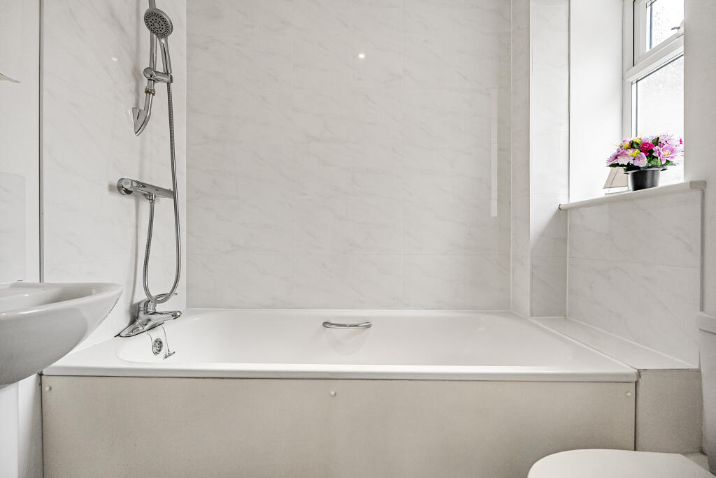 Additional image 21 of Roundabout Lane, Welwyn, Welwyn, AL6