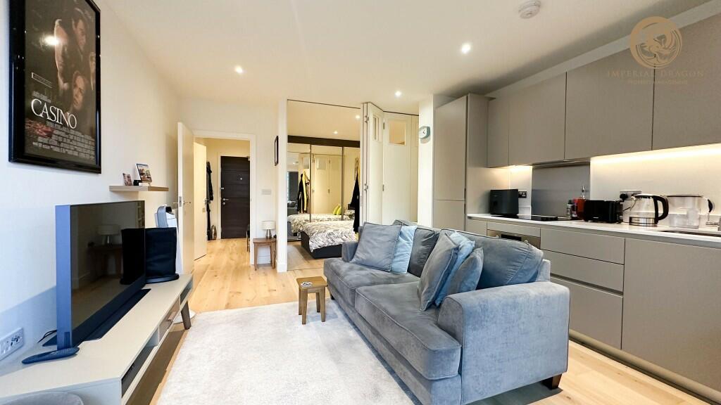 Studio flat on Thunderer Walk, London, SE18, £380,000