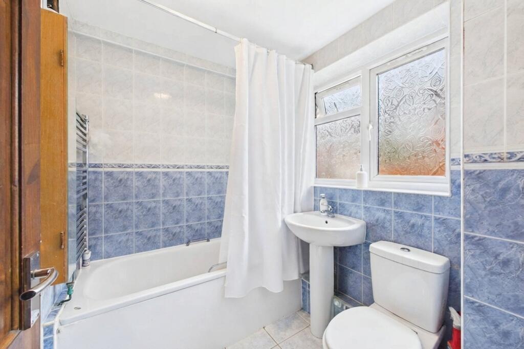 Apartment in Surrey Heath, Frimley Green - View 5