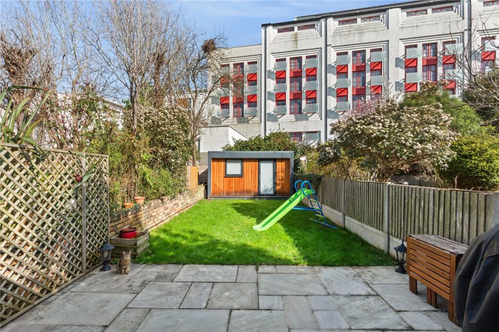 House in London - View 5