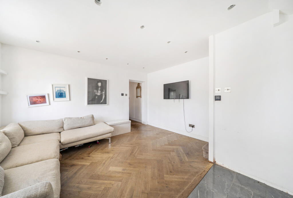 Apartment in Croydon - More