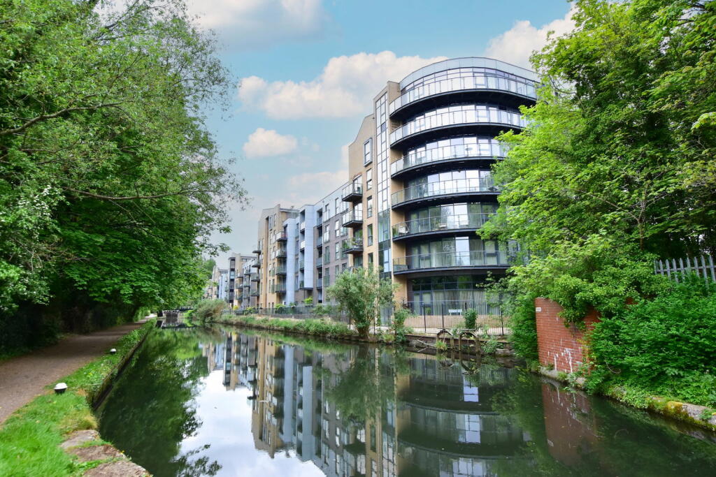 Main image of property: Longman House, The Embankment, Hemel Hempstead, HP3 9GH