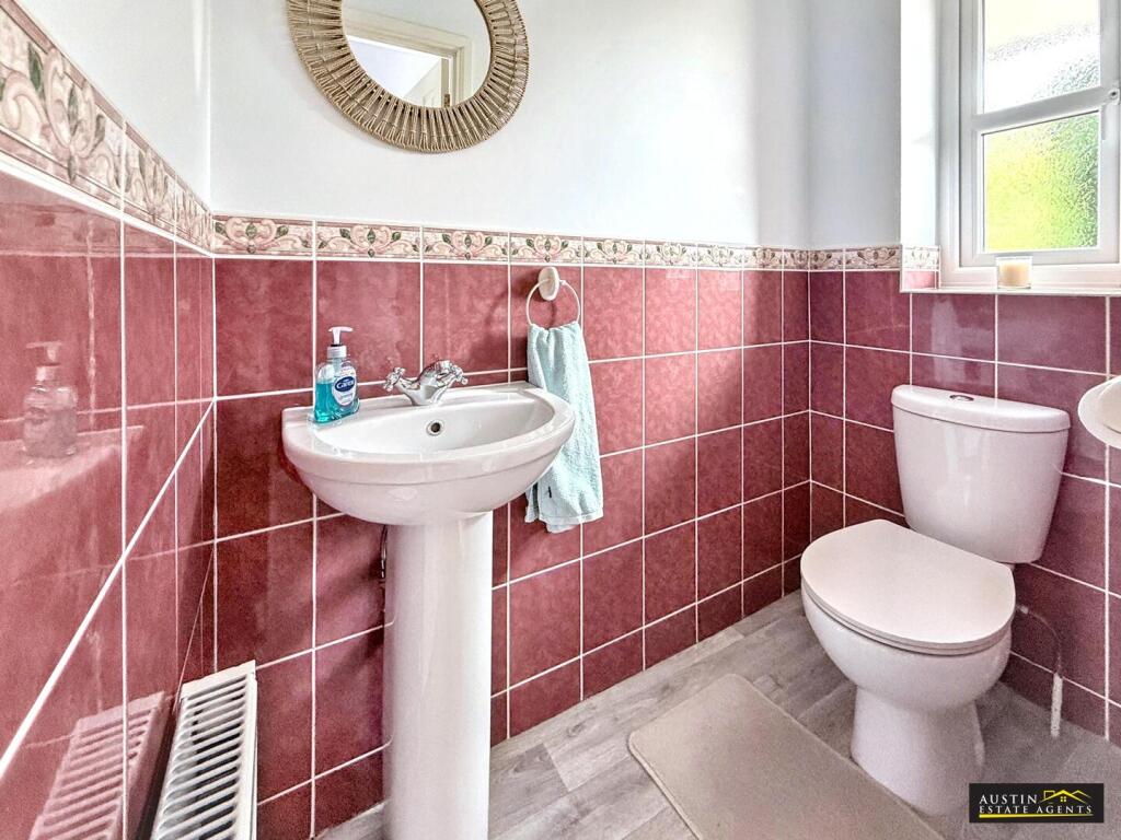 House in Weymouth, Broadwey - More