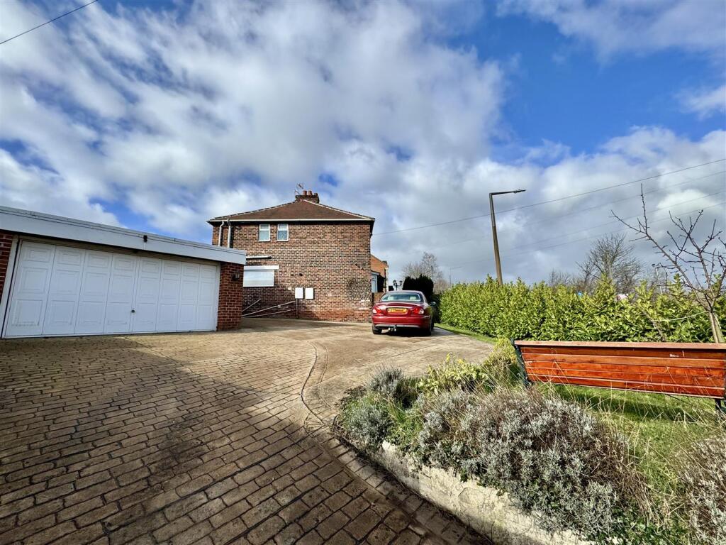 Huddersfield Road, Darton, Barnsley, S75 photo 4