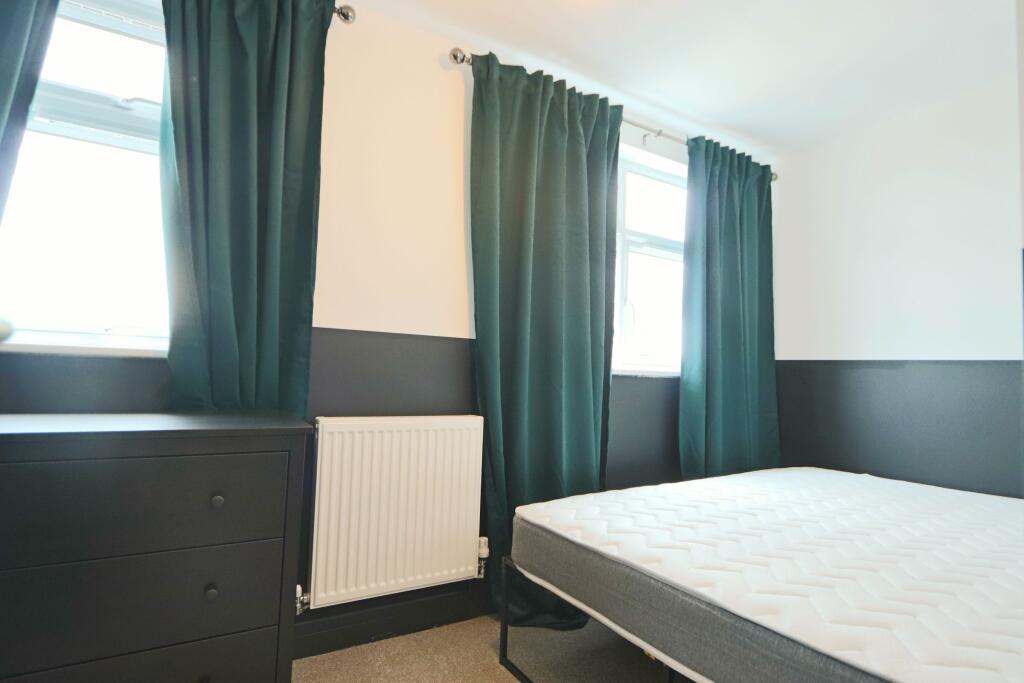 6 bedroom semi-detached house for rent
