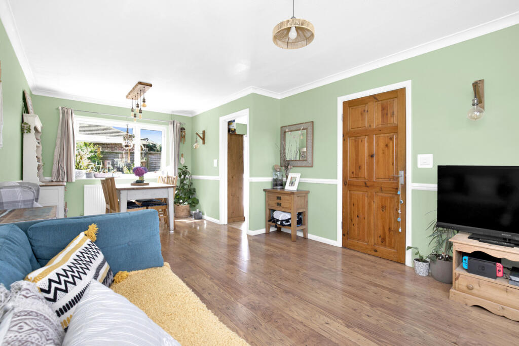 3-bed terraced on Mill Park Road, Pagham, PO21, £280,000