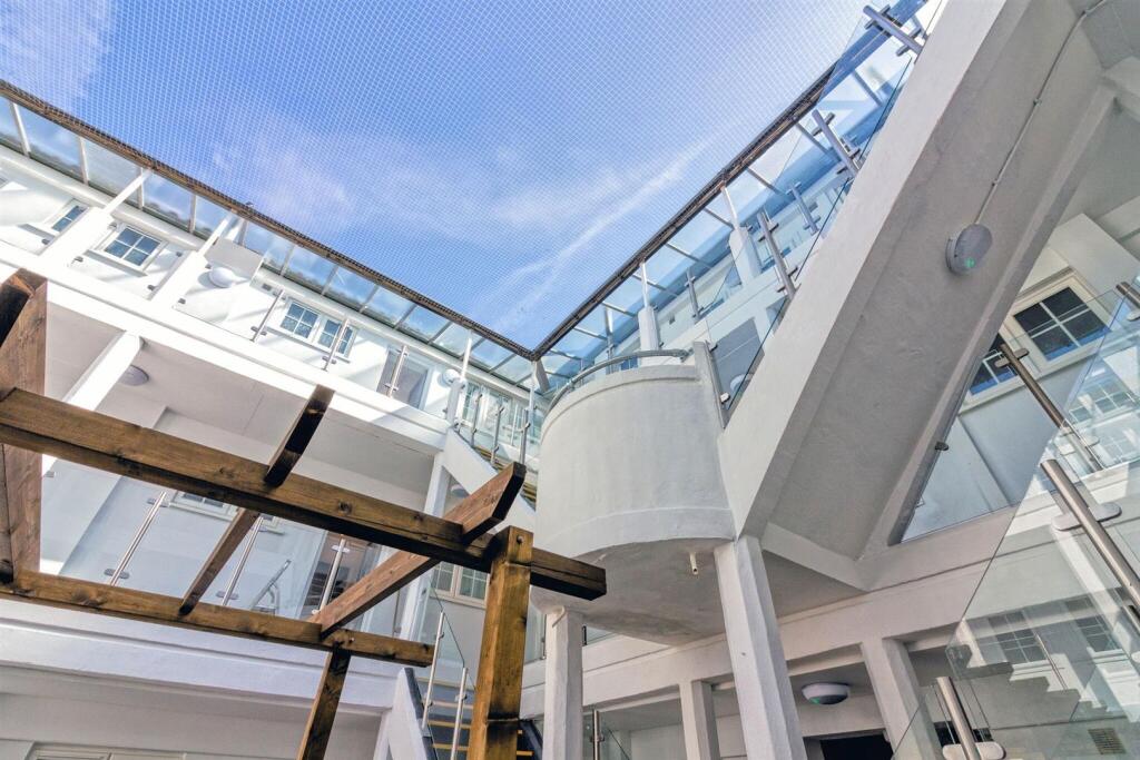 George V Avenue, Worthing photo 5