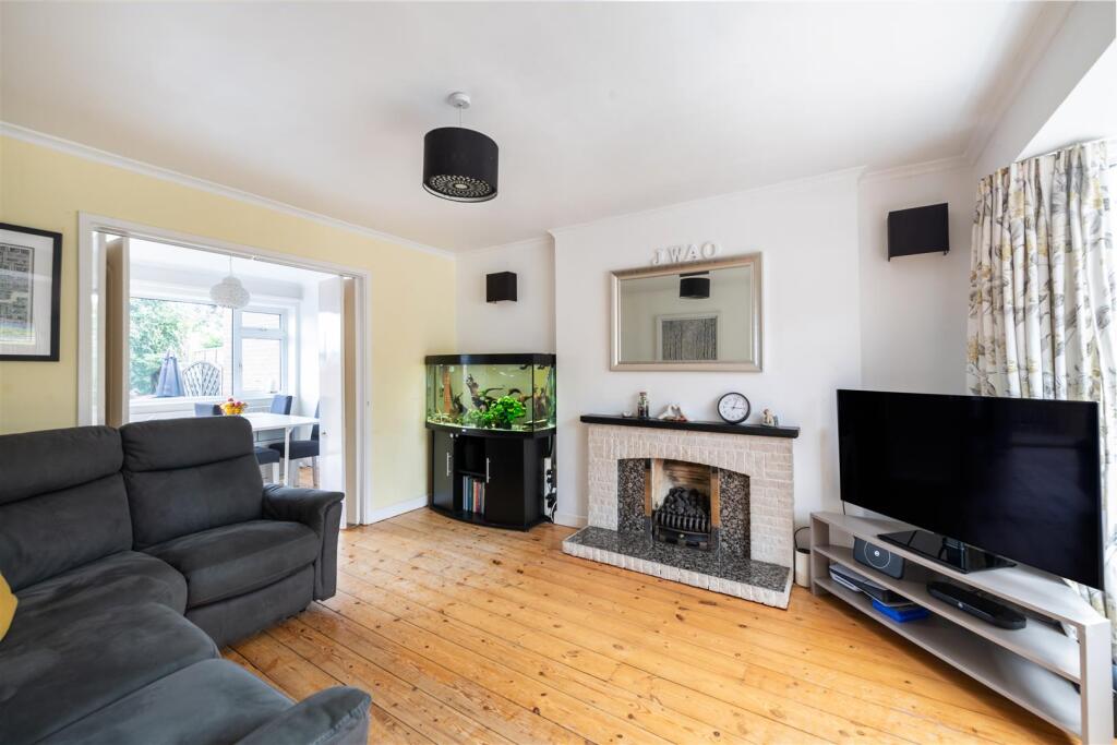 House in Redhill, Earlswood - More