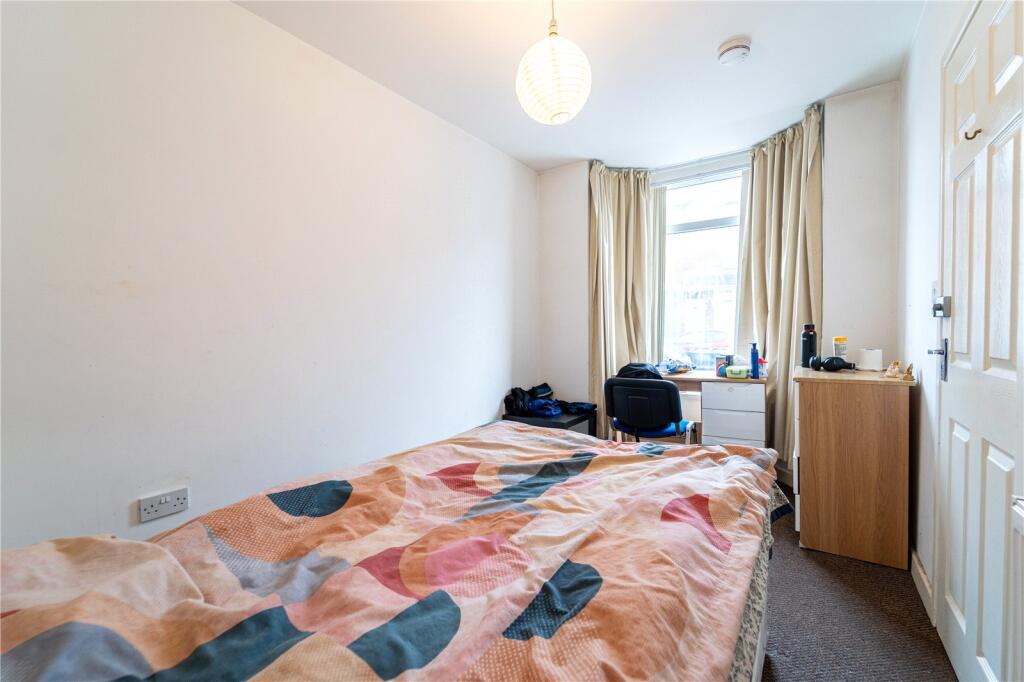 6 bedroom house for rent