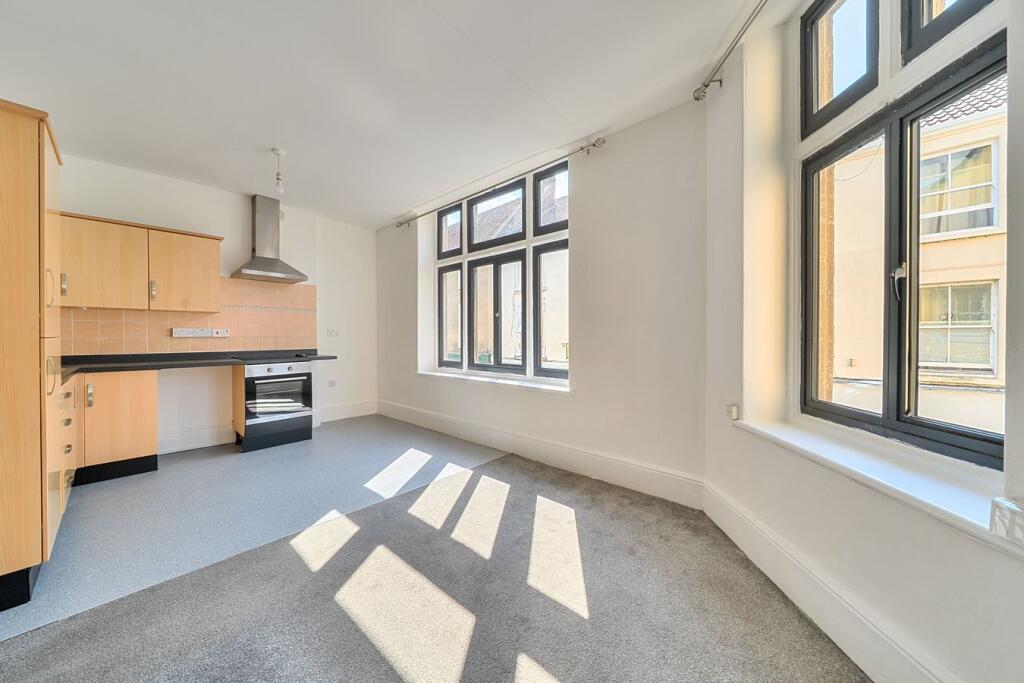 Apartment in Shepton Mallet, Lower Downside - View 4