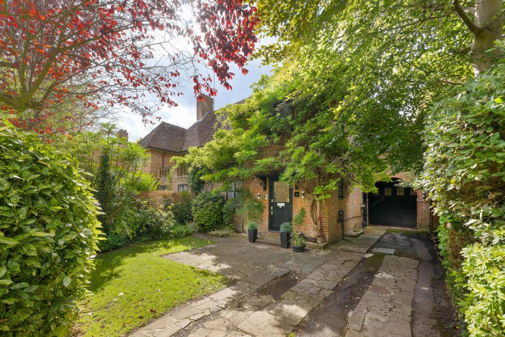 Main image of property: Raeburn Close, London, NW11