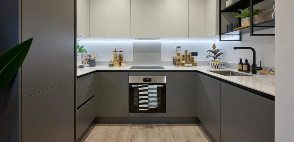Apartment in Watford, North Watford - View 3