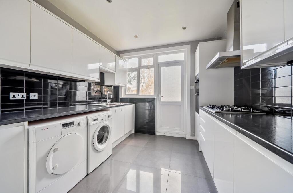 House in London, West Finchley - More