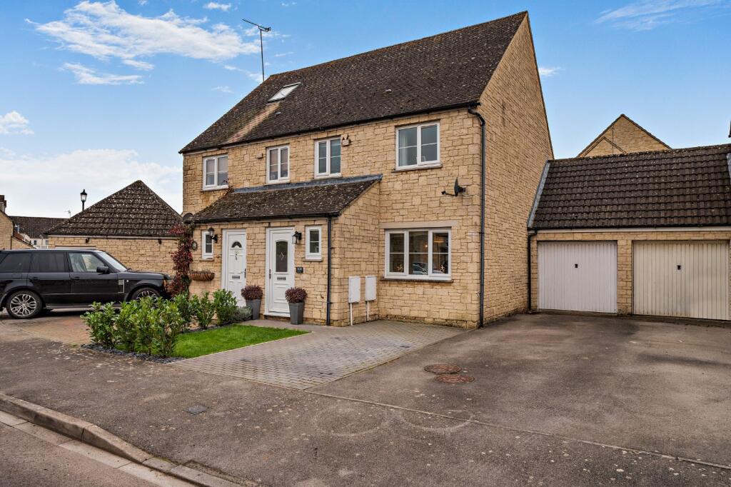 Main image of property: Perrinsfield, Lechlade, Gloucestershire, GL7