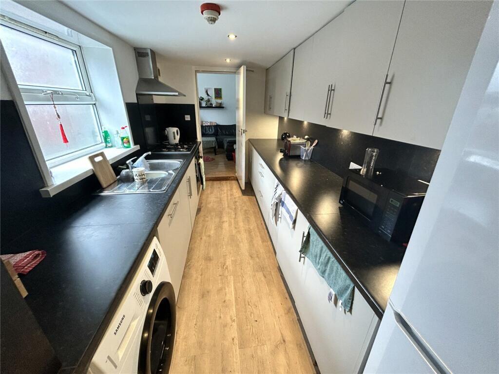 House in Leeds, West Yorkshire - View 3