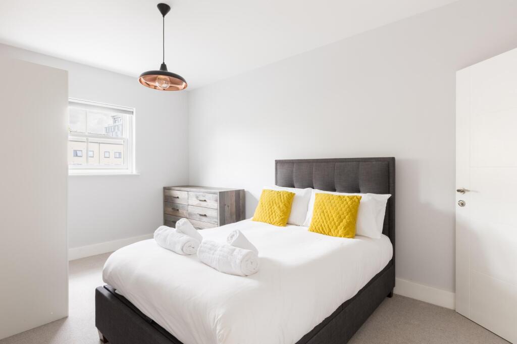 Apartment in Coventry - More