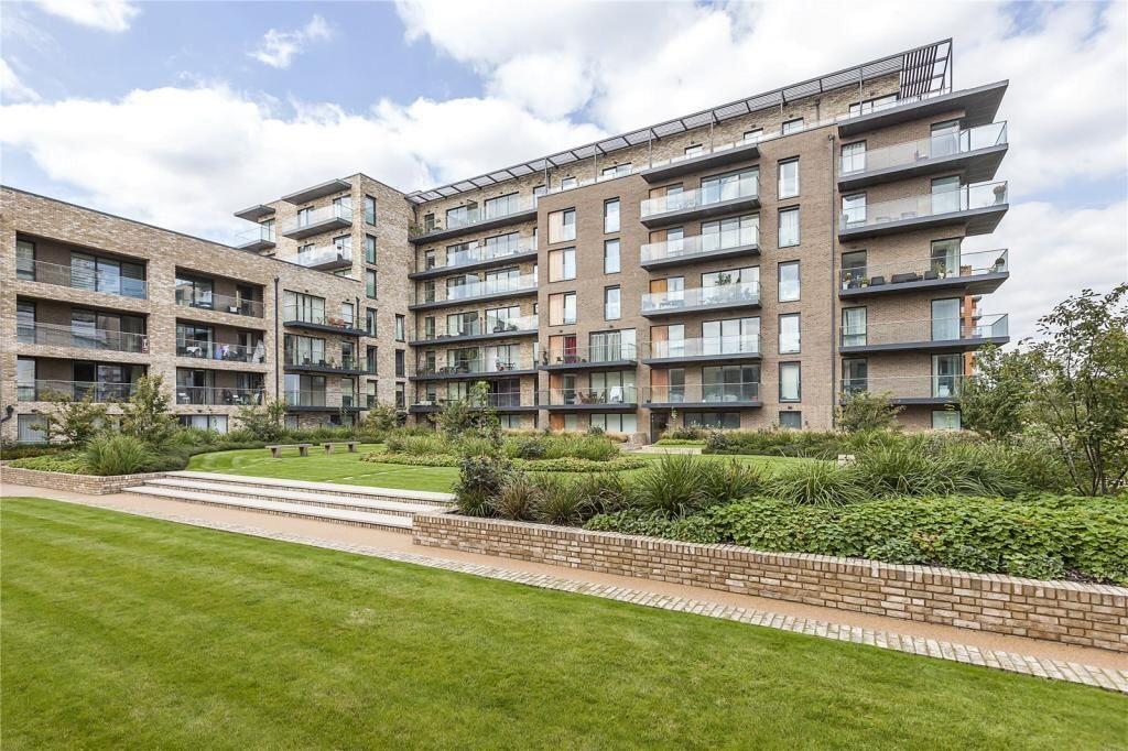 2-bed flat on Flat 36, Merlin Court, 28 Handley Drive, Kidbrooke, London, SE3 9BW, £275,000
