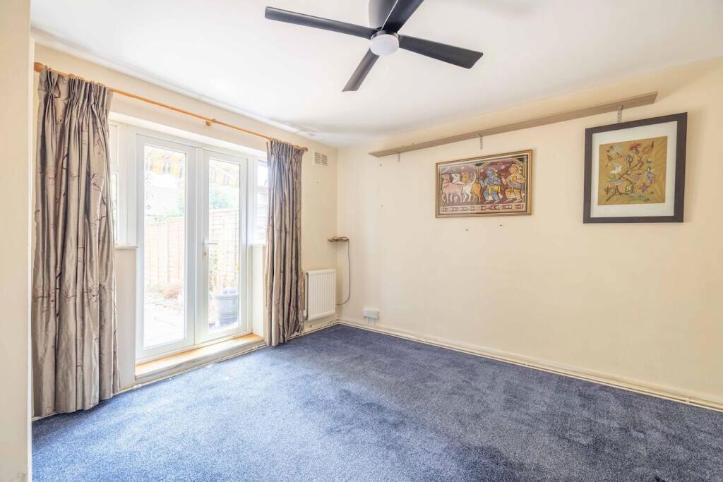 Apartment in Slough - More