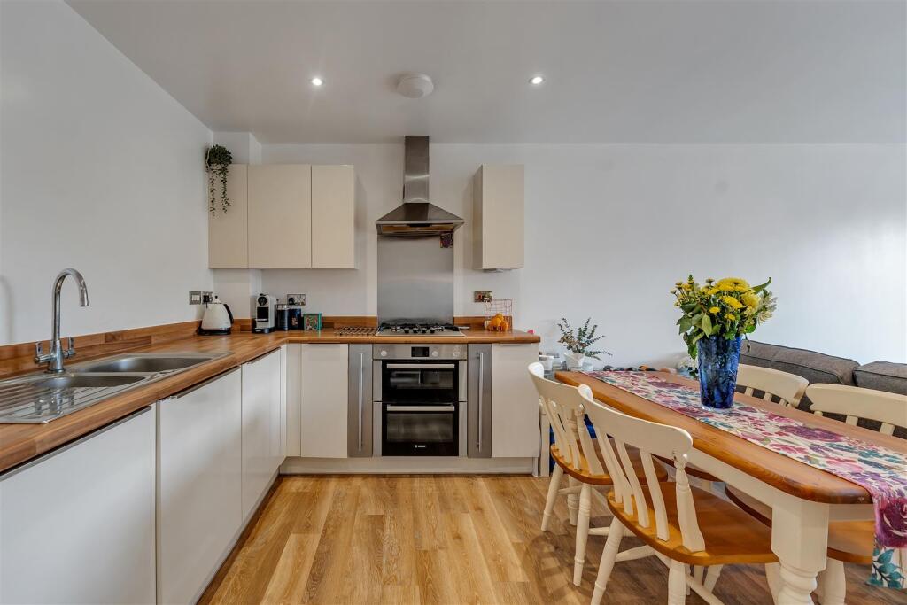 Apartment in Bristol - More
