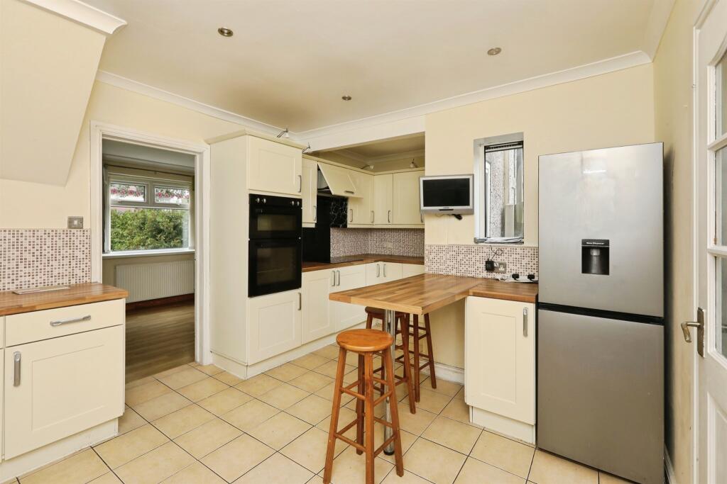 House in Doncaster, Stainforth - More