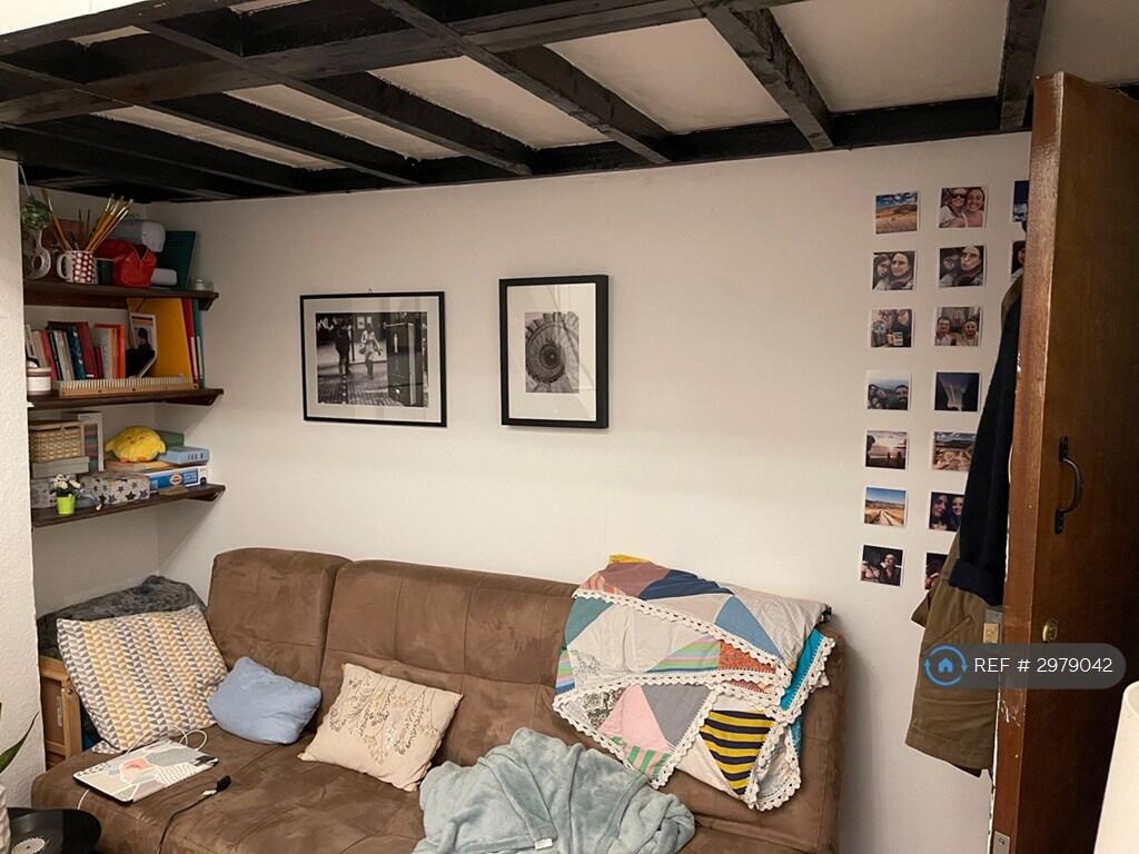 Apartment in London, Chalk Farm - View 5