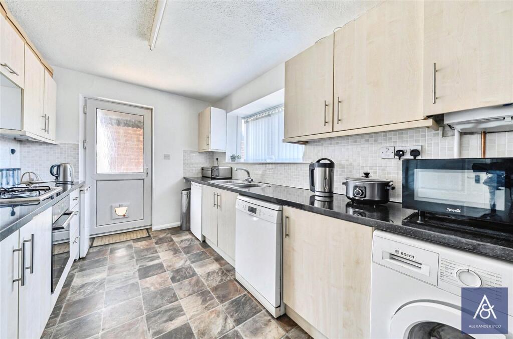 Robinson Drive, Brackley, Northamptonshire - View 5