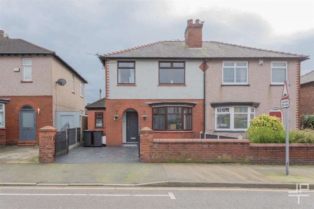 Main image of property: The Avenue, Leigh, Greater Manchester, WN7 1HR