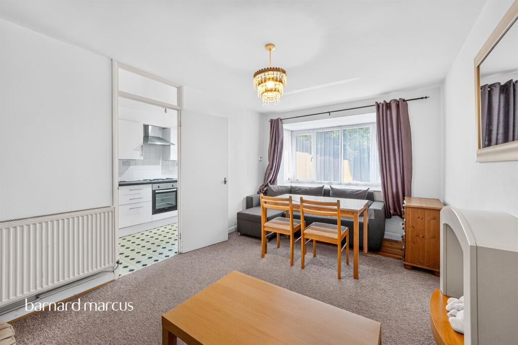 Apartment in London, Colney Hatch - View 3