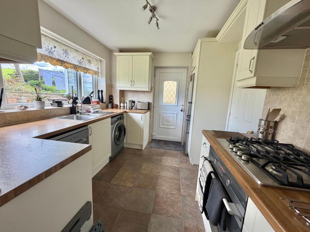 House in Bradford, Cross Roads - More