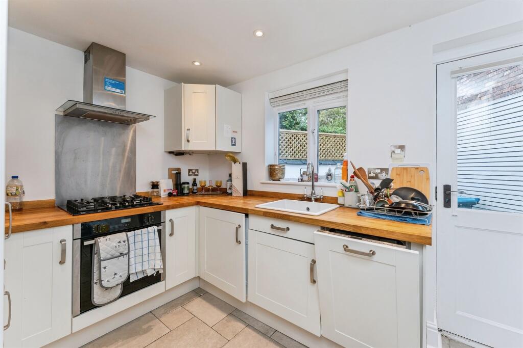 House in Farndon, Cheshire West and Chester - More