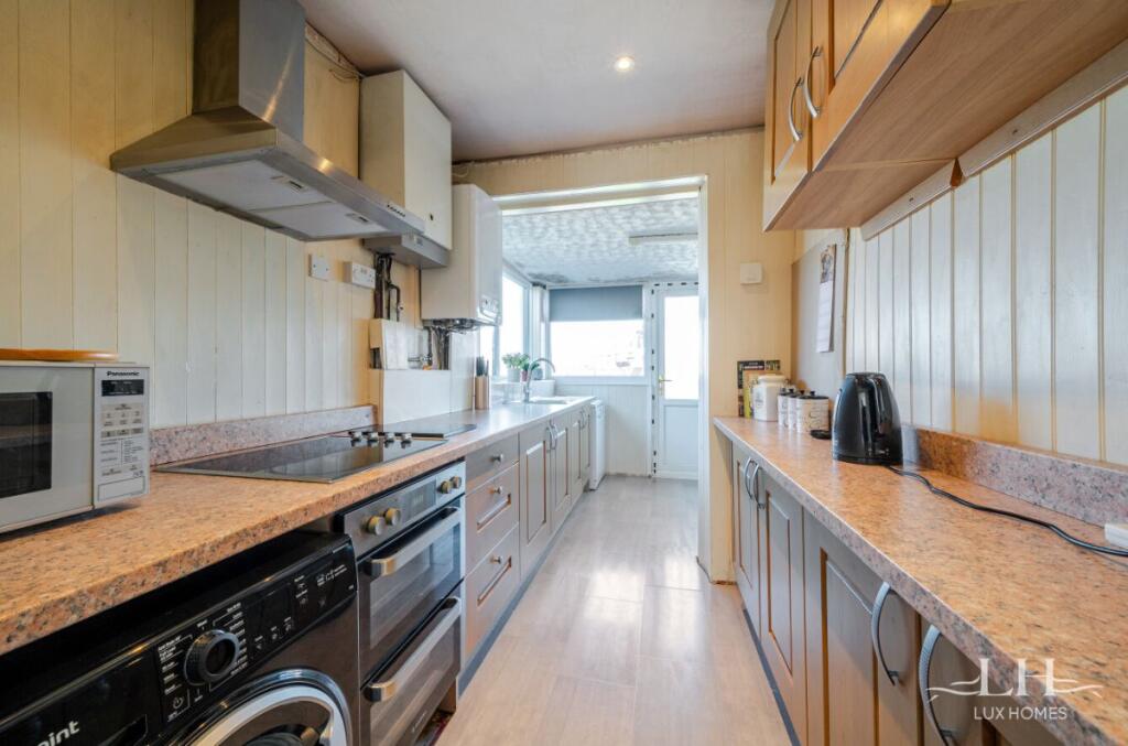 Upper Rainham Road, Hornchurch photo 2