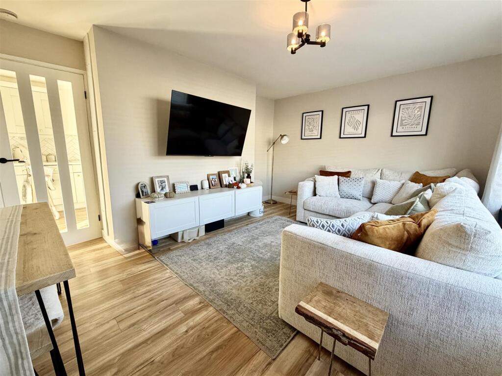 House in Leeds, Kippax - View 2
