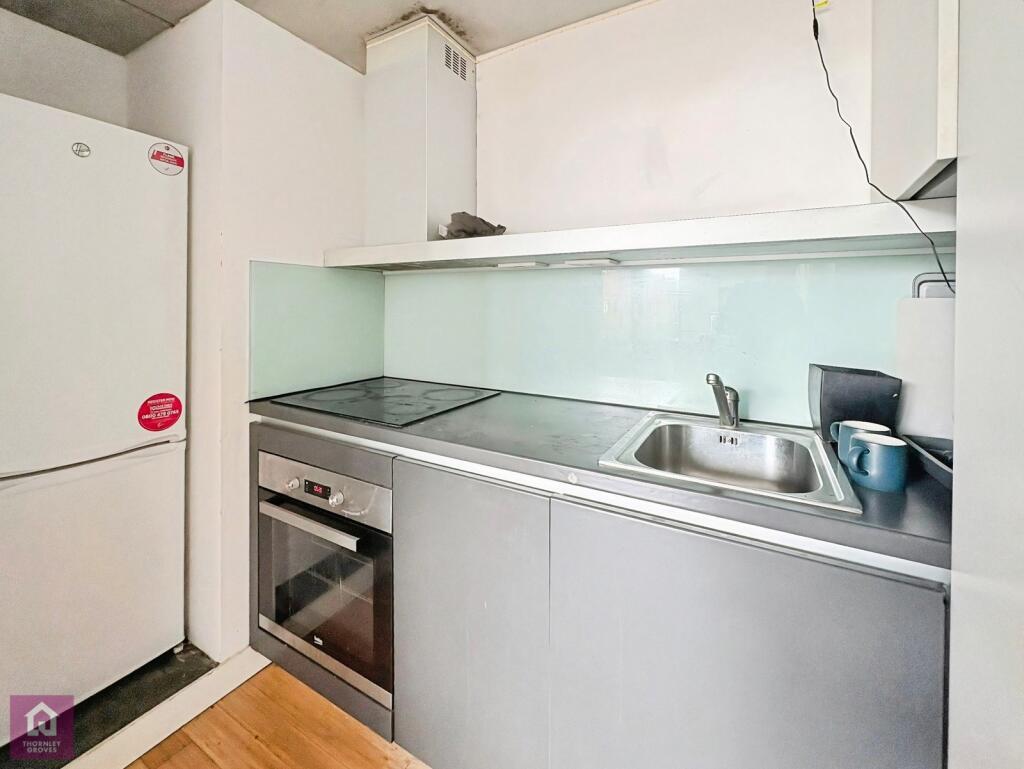 Apartment in Trafford, Greater Manchester - View 5