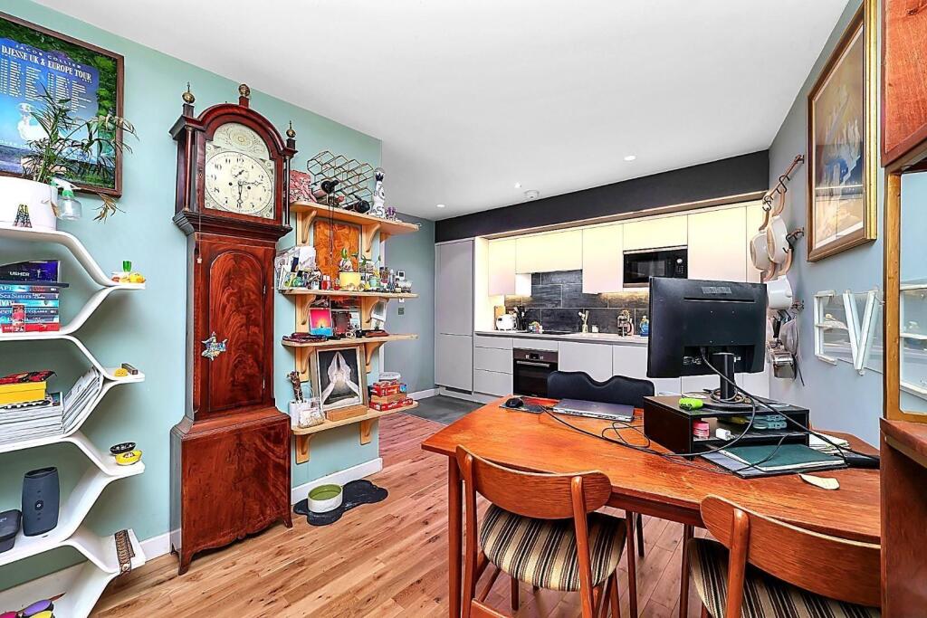 Apartment in London - View 4