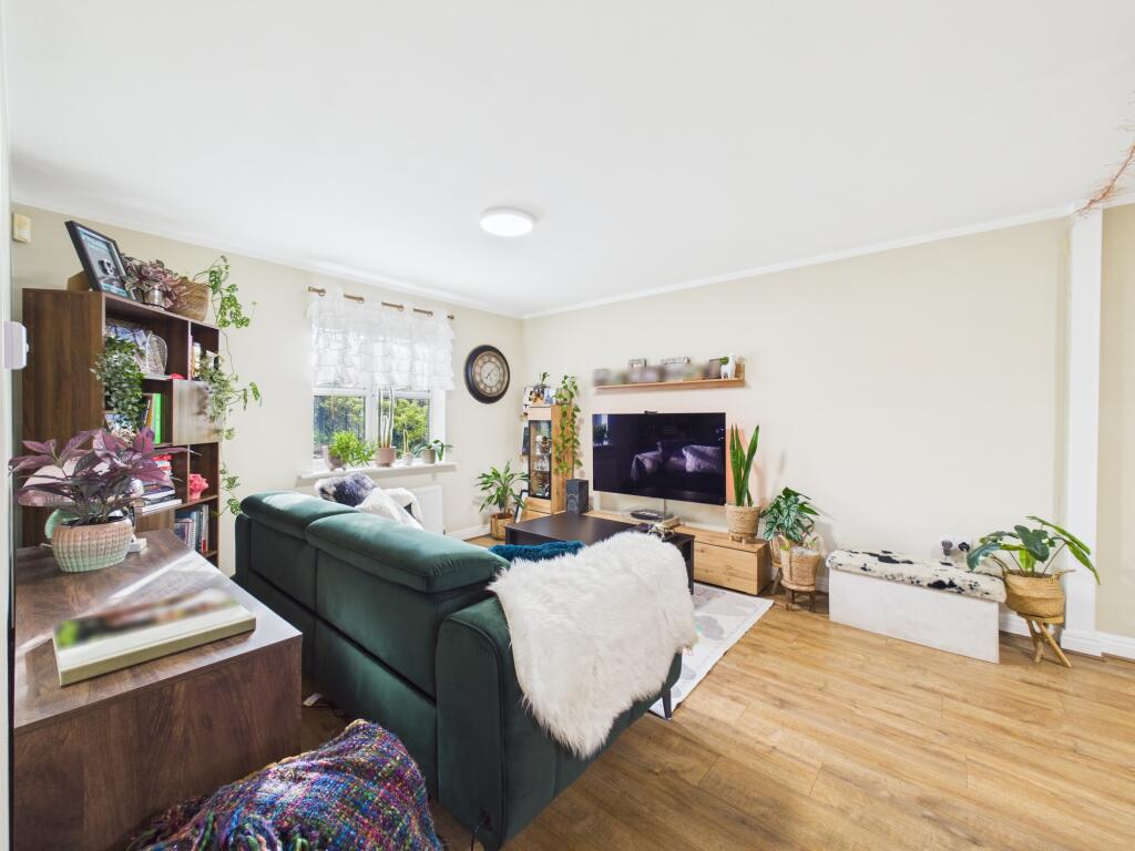 Coral Close, City Point photo 3