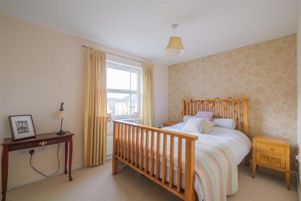 Apartment in Halifax - More