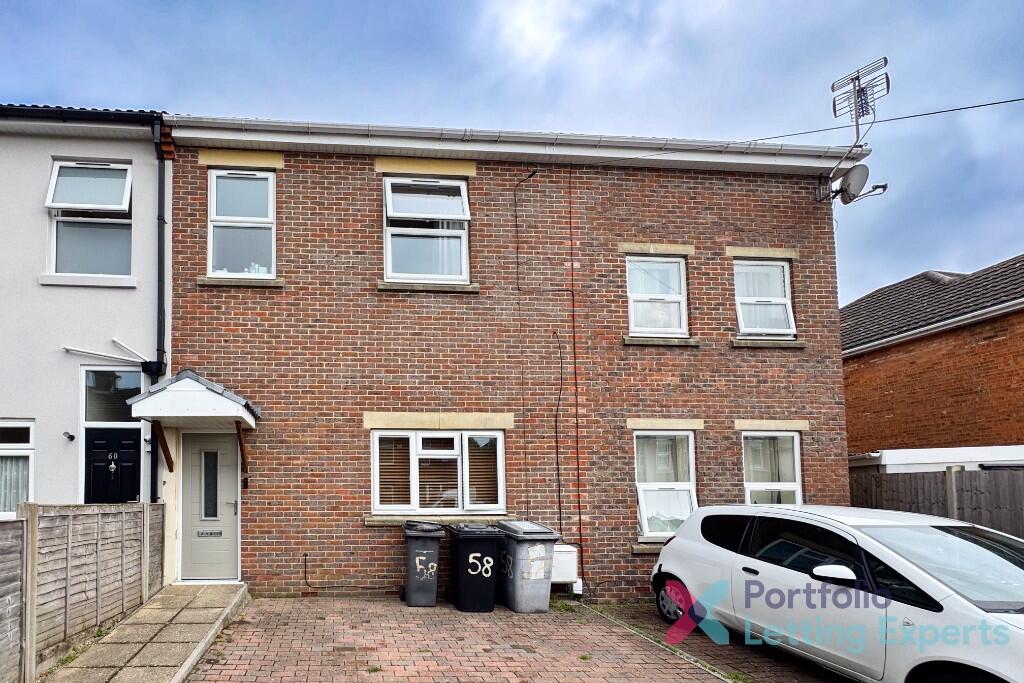 Main image of property: Business and Health/Social Care Students! Your Next Student Home 15 Mins Walk From Campus on Avon Road