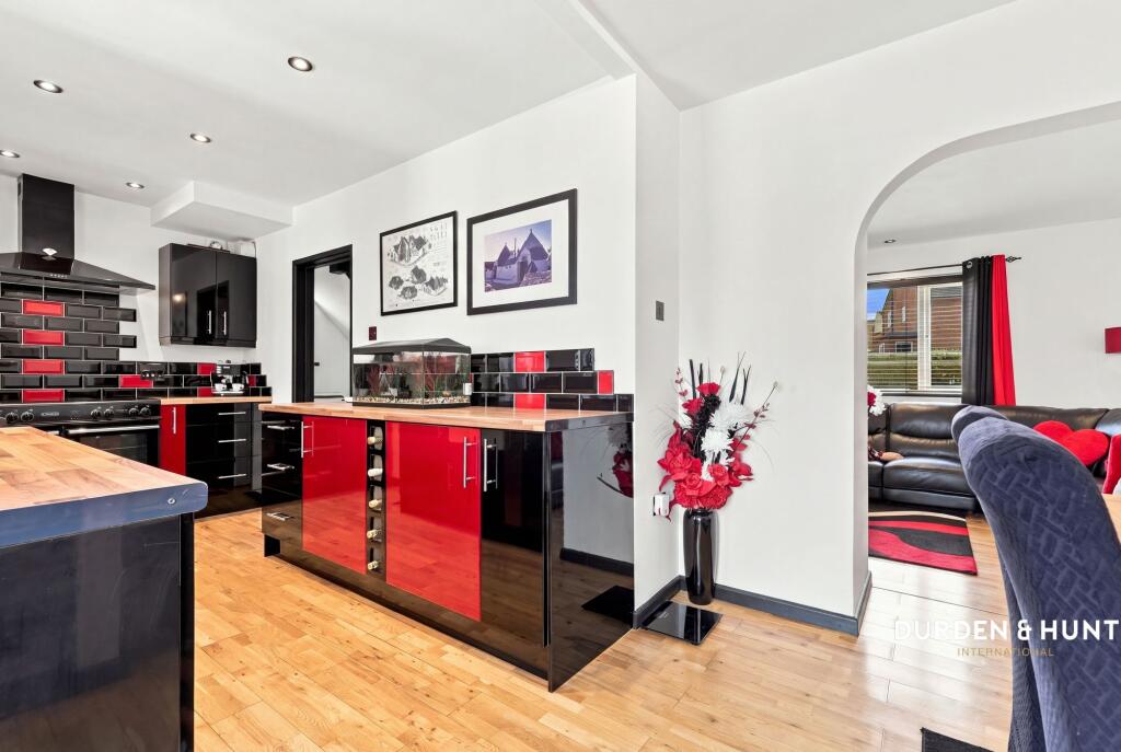 House in Epping Forest, Ongar - More