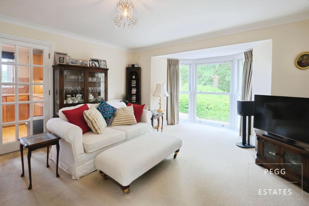 Apartment in Torquay - More